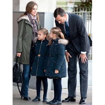 Prinzessin Leonor und Prinzessin Sofia zu Besuch beim Opa