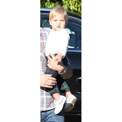 So  süß: Reese Witherspoon geht mit Mann und Sohn zum Shoppen