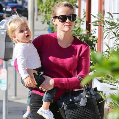 So  süß: Reese Witherspoon geht mit Mann und Sohn zum Shoppen
