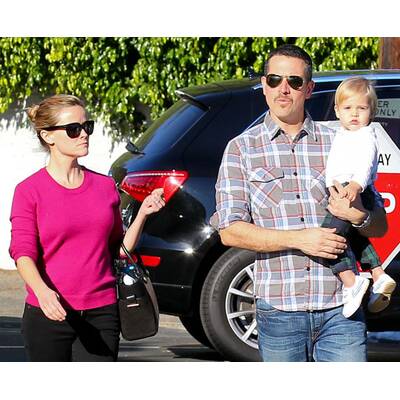 So  süß: Reese Witherspoon geht mit Mann und Sohn zum Shoppen