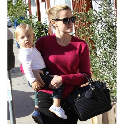 So  süß: Reese Witherspoon geht mit Mann und Sohn zum Shoppen