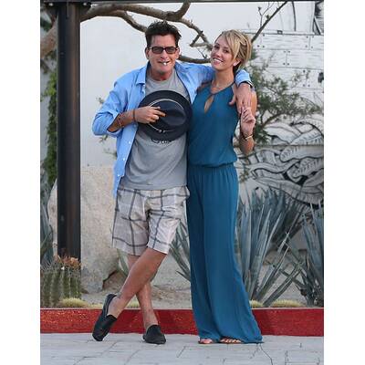 Charlie Sheen mit neuer Freundin