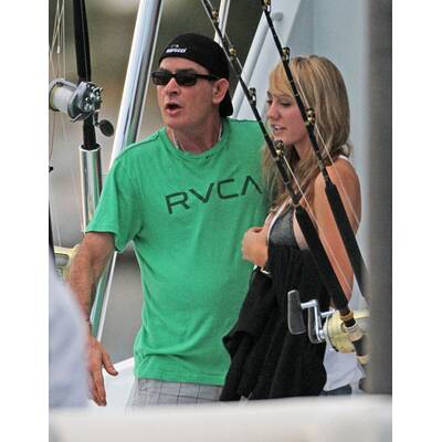 Charlie Sheen mit neuer Freundin