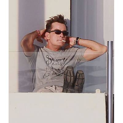 Charlie Sheen mit neuer Freundin