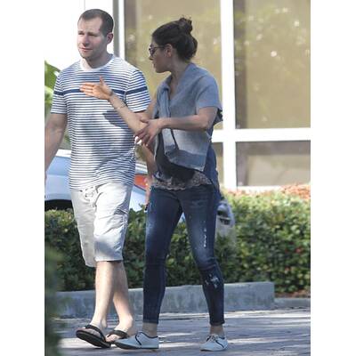 Mila Kunis beim Shoppen mit ihrem Vater