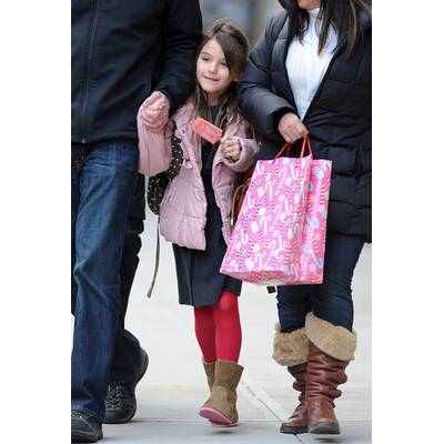 Suri Cruise bekommt ein Eis