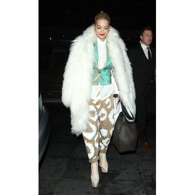 Rita Ora im Eisbär-Look
