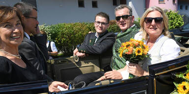 Kneissl heiratet Kutschenfahrt