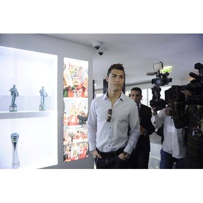 Cristiano Ronaldo nimmt Sohn zur Museums-Eröffnung mit
