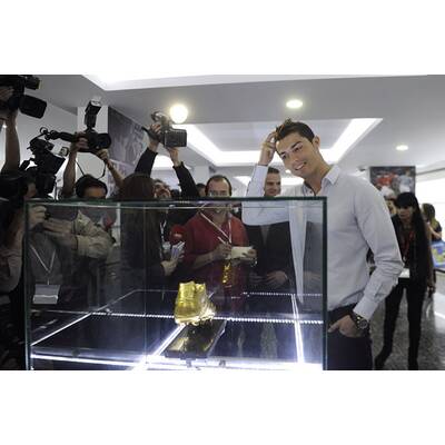 Cristiano Ronaldo nimmt Sohn zur Museums-Eröffnung mit