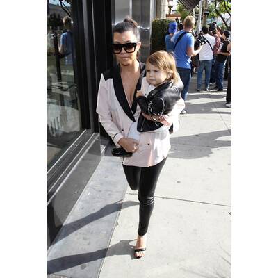 Kim Kardashian unterwegs mit Kourtney und Kindern