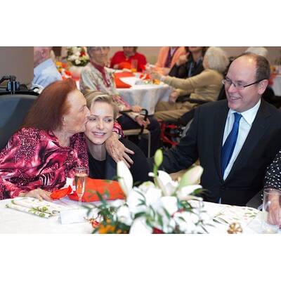 Charlène & Albert besuchen ein Altersheim