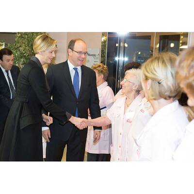 Charlène & Albert besuchen ein Altersheim