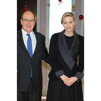 Charlène & Albert besuchen ein Altersheim