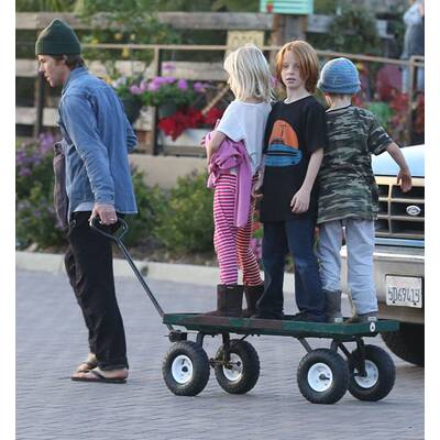 Hazel, Phinnaeus und Henry beim wilden Spiel