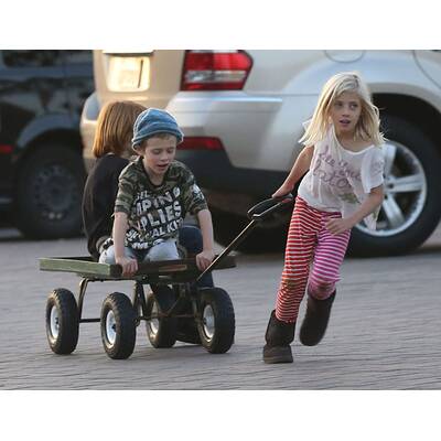 Hazel, Phinnaeus und Henry beim wilden Spiel