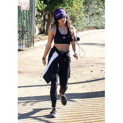 Vanessa Hudgens zeigt ihre Bauchmuskeln