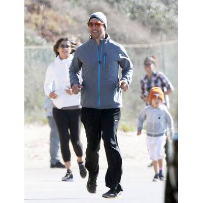 Matthew McConaughey sportlich mit seinen Kids