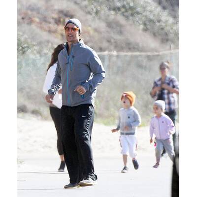 Matthew McConaughey sportlich mit seinen Kids