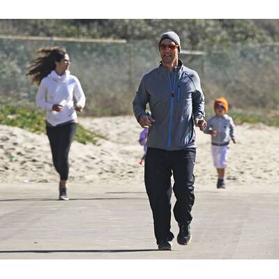 Matthew McConaughey sportlich mit seinen Kids