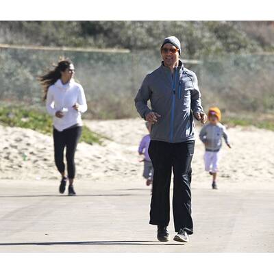 Matthew McConaughey sportlich mit seinen Kids