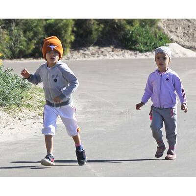 Matthew McConaughey sportlich mit seinen Kids