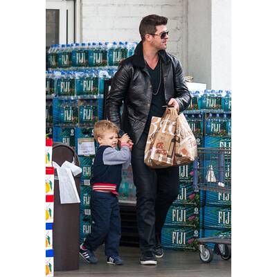 Robin Thicke geht mit Sohn Julian einkaufen