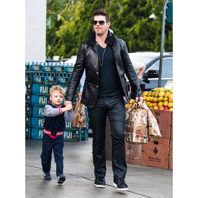 Robin Thicke geht mit Sohn Julian einkaufen