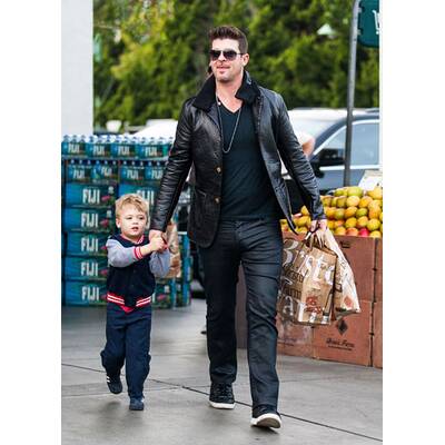 Robin Thicke geht mit Sohn Julian einkaufen