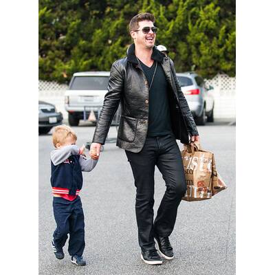 Robin Thicke geht mit Sohn Julian einkaufen