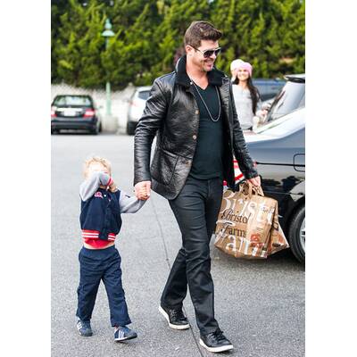 Robin Thicke geht mit Sohn Julian einkaufen