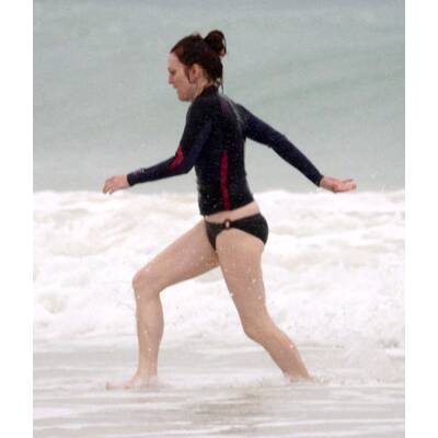 Julianne Moore leichenblass im Bikini