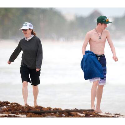 Julianne Moore leichenblass im Bikini