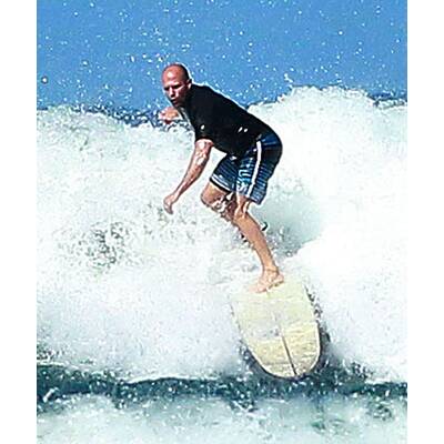 Jason Statham sportelt auf Hawaii