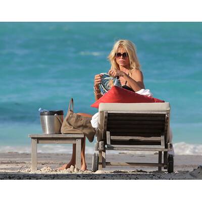 Victoria Silvstedt planscht in St. Barts