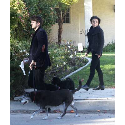 Ashton Kutcher & Mila Kunis: Morgenspaziergang