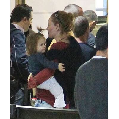 Uma Thurman am Flughafen mit Tochter Luna