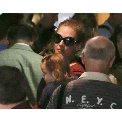 Uma Thurman am Flughafen mit Tochter Luna