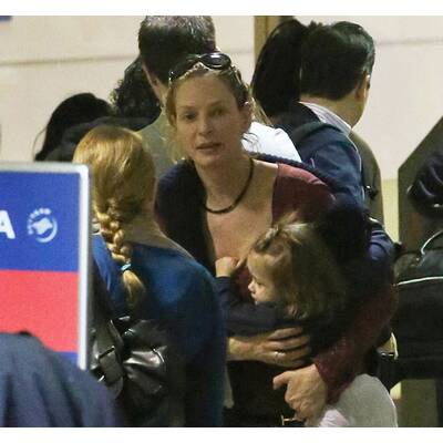 Uma Thurman am Flughafen mit Tochter Luna