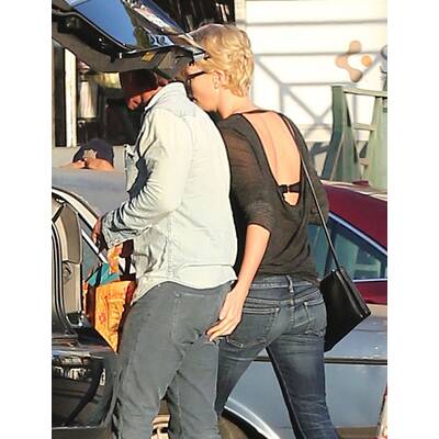 Charlize Theron mit Sohn & Sean Penn im Supermarkt