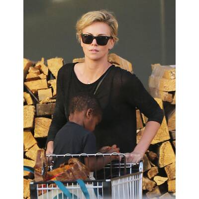 Charlize Theron mit Sohn & Sean Penn im Supermarkt