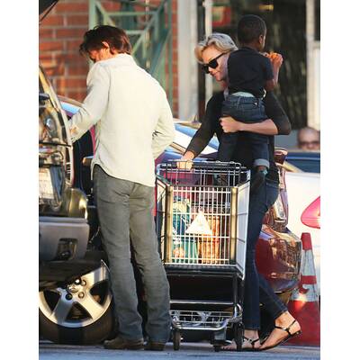Charlize Theron mit Sohn & Sean Penn im Supermarkt