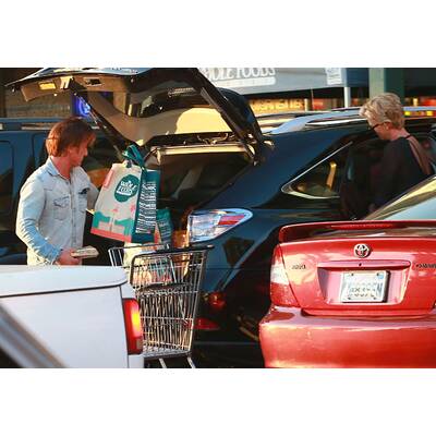 Charlize Theron mit Sohn & Sean Penn im Supermarkt