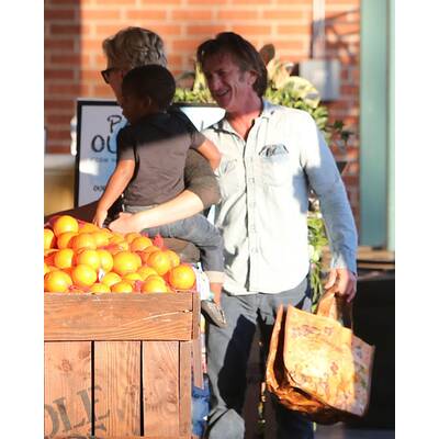 Charlize Theron mit Sohn & Sean Penn im Supermarkt
