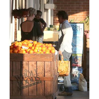 Charlize Theron mit Sohn & Sean Penn im Supermarkt