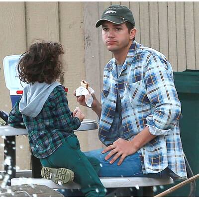 Ashton Kutcher angelt mit unbekanntem Kind