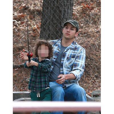 Ashton Kutcher angelt mit unbekanntem Kind