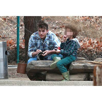 Ashton Kutcher angelt mit unbekanntem Kind