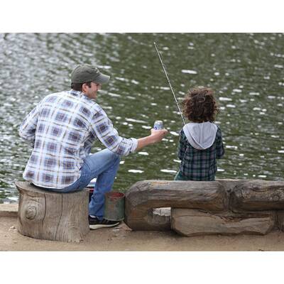 Ashton Kutcher angelt mit unbekanntem Kind