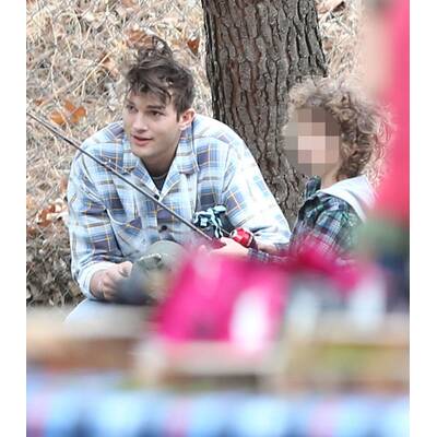 Ashton Kutcher angelt mit unbekanntem Kind